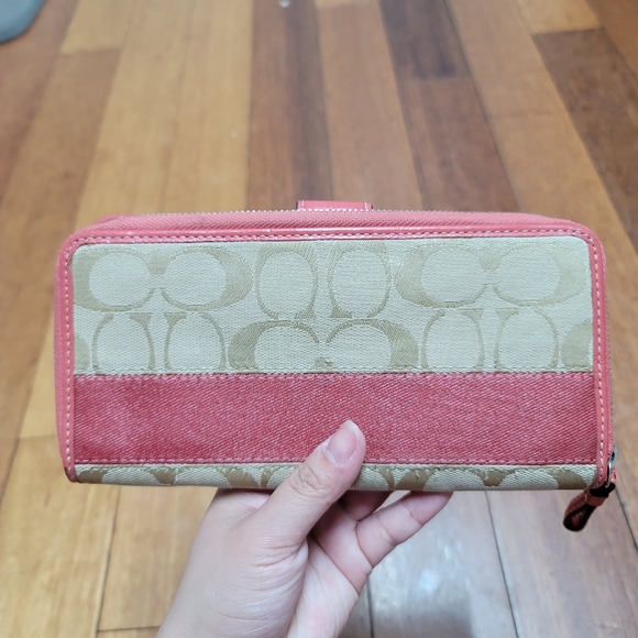 Coach Signature Monogram Wallet - Picture 4 of 13